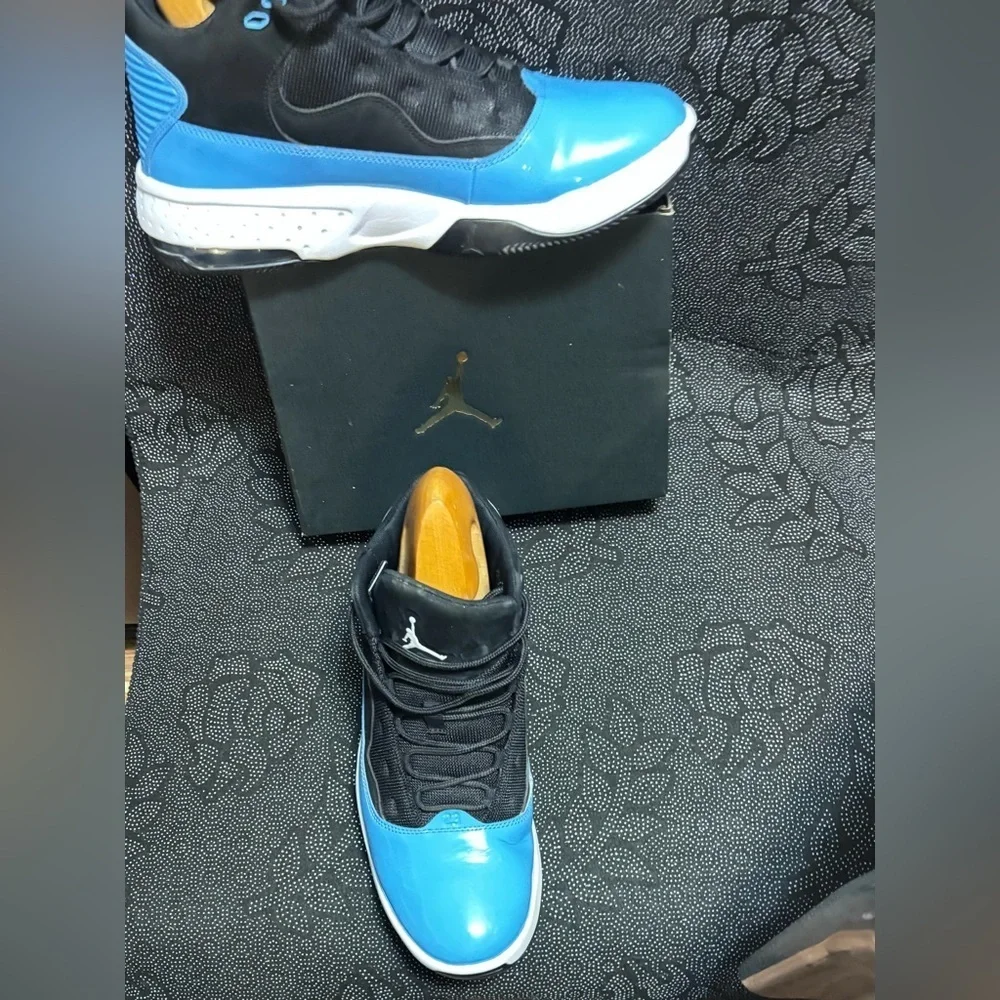 Air Jordan Max Aura 2 GS 'Black University Blue' Sneakers